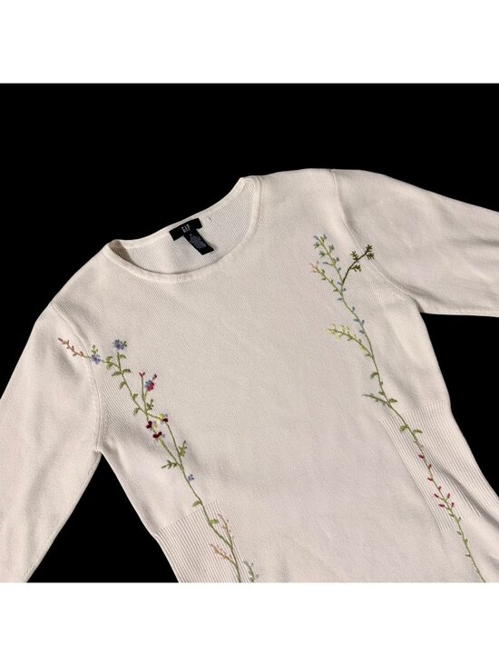 GAP Sweaters - Vintage Gap Embroidered Floral Sweater Shirt Medium 90s Cotton Hong Kong Cottage